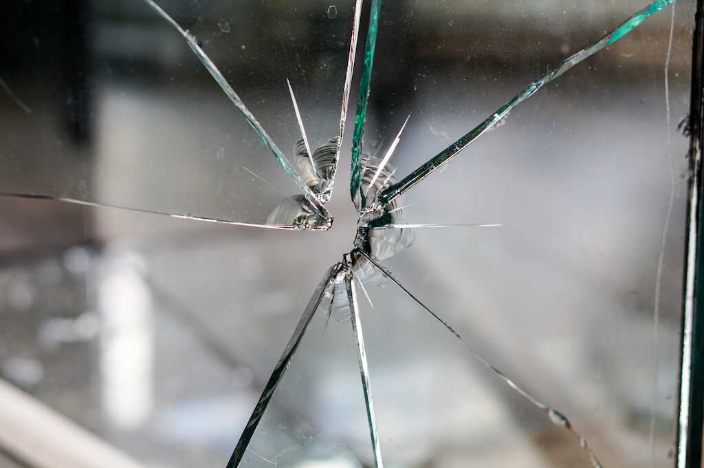 how to fix a cracked window