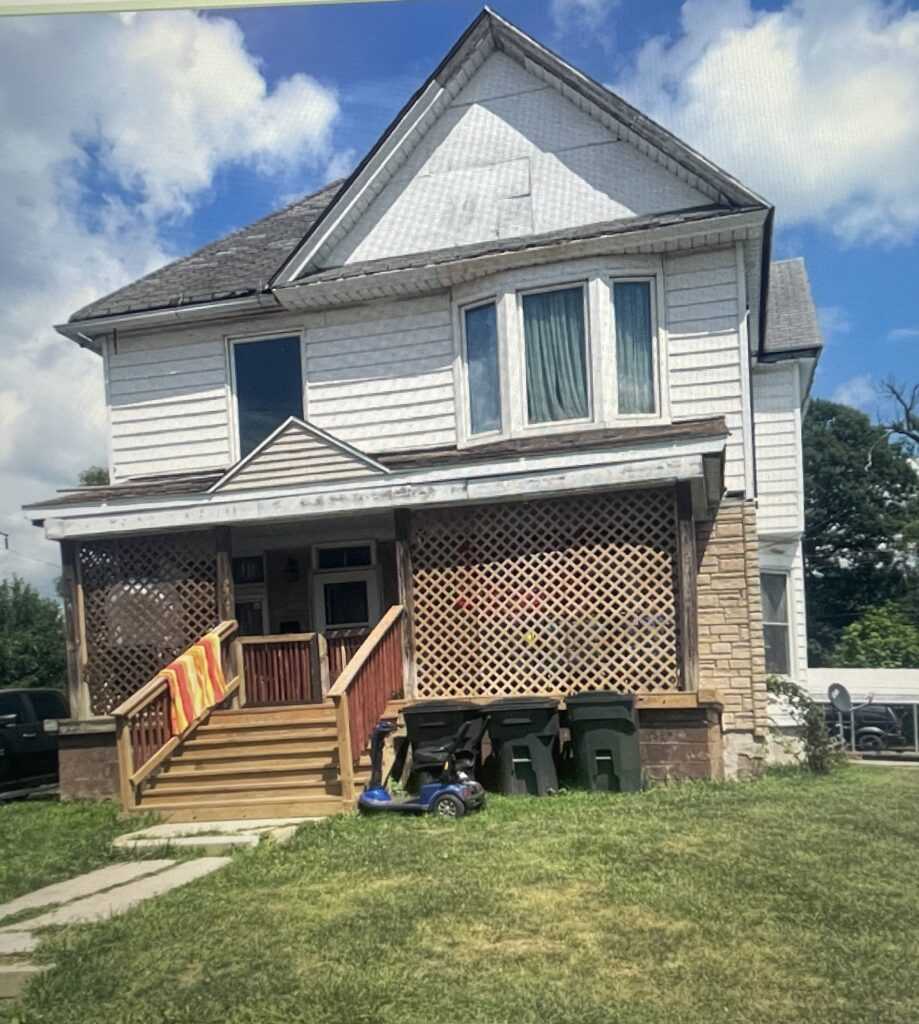 Leaky Roof Repair & Vinyl Siding in Lafayette, IN